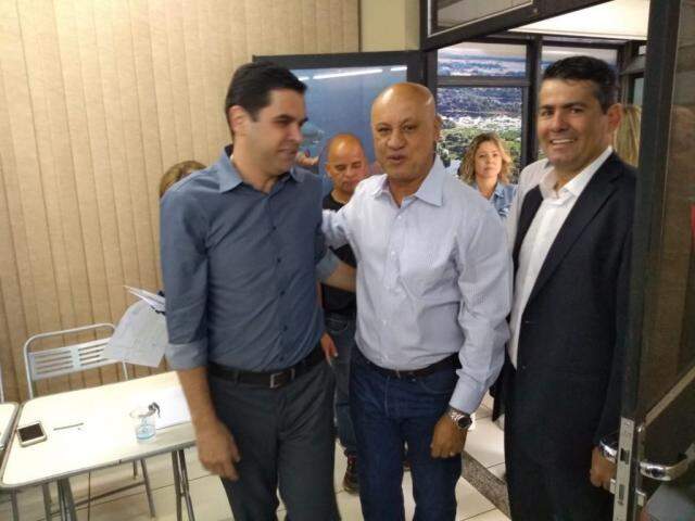 Secretários Carlos Coimbra (Saúde) e Carlos Alberto Assis (Administração), durante evento na Governadoria (Foto: Leonardo Rocha)
