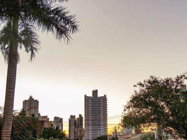 Em Campo Grande, a temperatura máxima poderá chegar aos 30°C nesta segunda-feira. (Foto: Henrique Kawaminami)