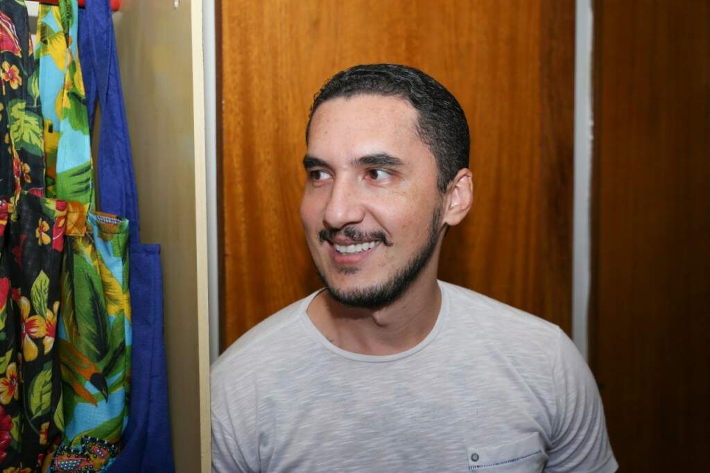 Marcondes nunca imaginou morar em Campo Grande, mas não se arrepende de ter deixado a Espanha pela família (Foto: Paulo Francis)