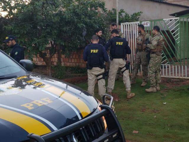 Nesta manhã, equipes do Garras e PRF seguiram para um endereço no Parque do Lageado. (Foto: Direto das Ruas)