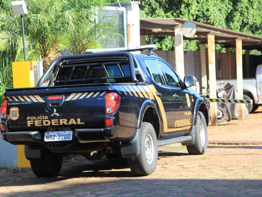 Veículo da PF chegando na sede, em Campo Grande, em 27 de novembro passado, dia da 6ª fase da operação. (Foto: Marina Pacheco/Arquivo).