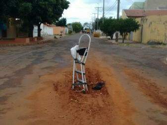 O problema persiste há pelo menos um mês, segundo morador.(Foto:Direto das Ruas)