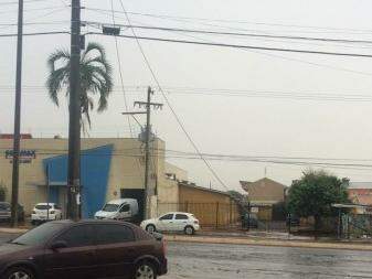 Fio de energia caído na Av Manoel da Costa Lima na manha desta terça-feira (9) (Foto: Direto das ruas)