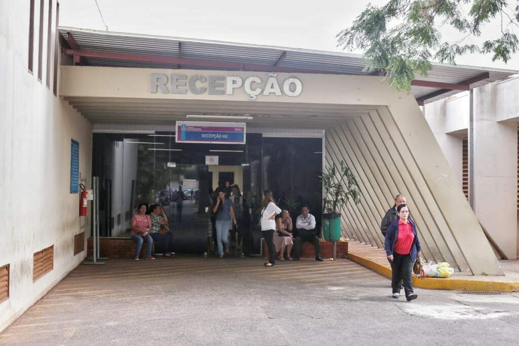 Recepção do Hospital Universitário, em Campo Grande, onde está internado jovem argentino que foi picado por uma aranha. (Foto: Fernando Antunes)