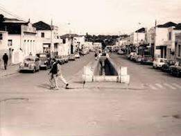 Rua Maracajú, esquina com Rua 13 de Maio, antes do fechamento do canal do córrego Maracaju, em 1971. (Foto: Roberto Higa).