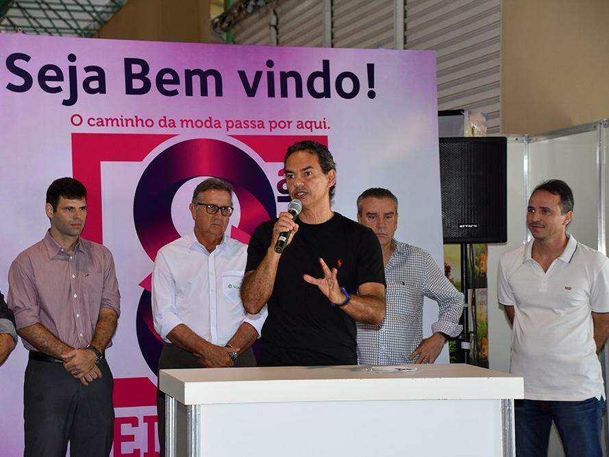 Prefeito de Campo Grande, Marquinhos Trad (PSD) discursa durante abertura da Feira de Calçados. (Foto: Divulgação/Fiems).