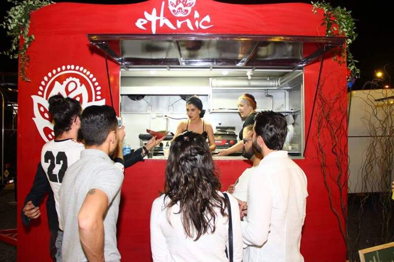 Food truck Ethnic é uma sociedade entre a chef de cozinha Daniela Maluf, e sua sócia Sarina Antunes.