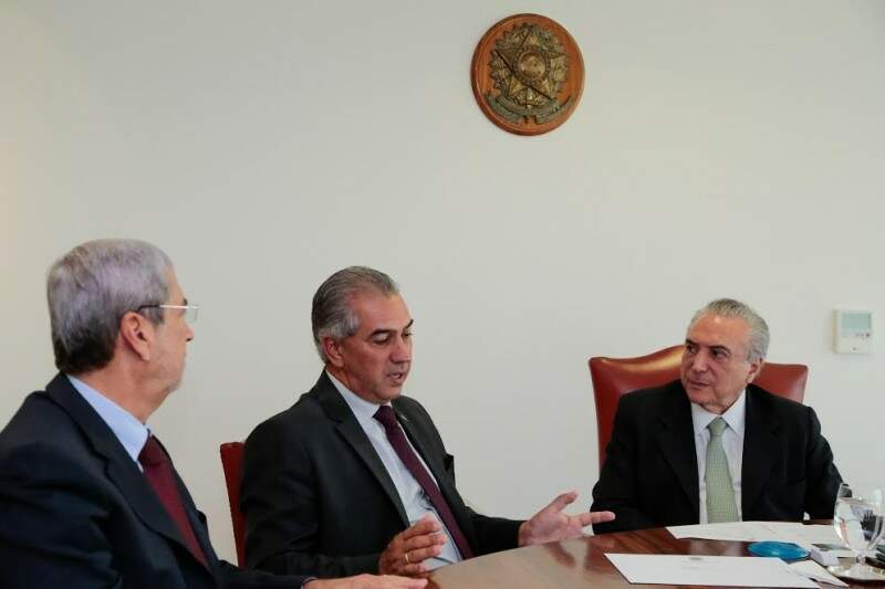 Imbassahy, Reinaldo e Temer em reunião sobre o gás natural nesta tarde, em Brasília (Foto: Foto: Marcos Corrêa/Presidência da República)