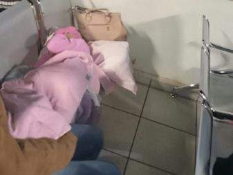 Criança de sete anos espera atendimento desde às 11h30 na Santa Casa de Campo Grande