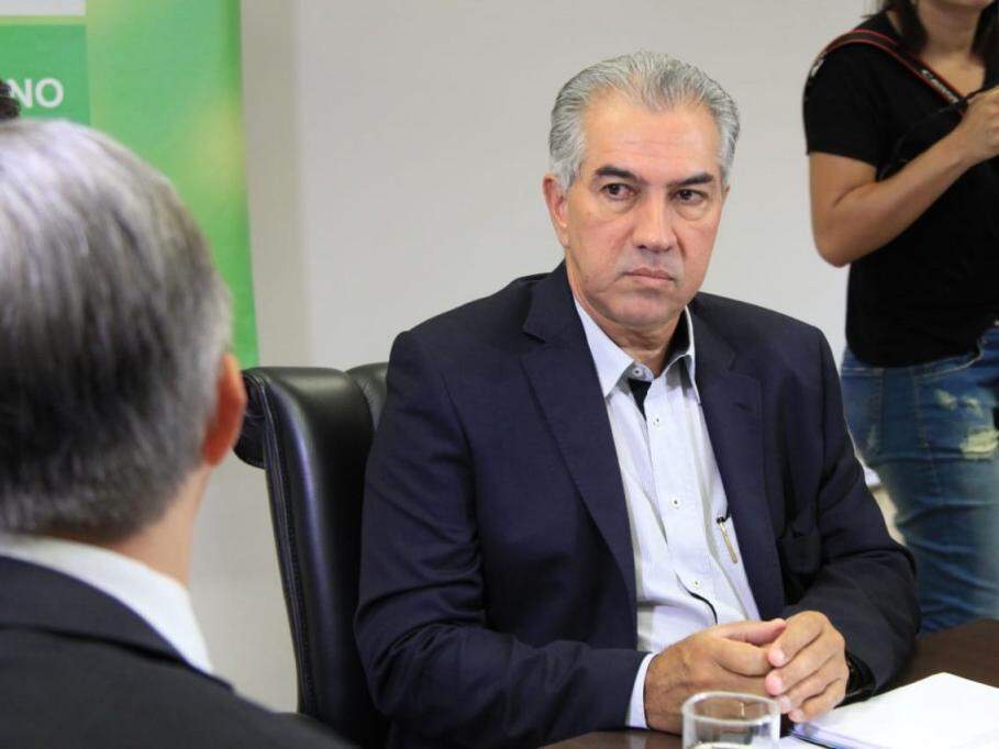 Governador do Estado, Reinaldo Azambuja (PSDB), durante reunião nesta terça-feira (dia 8). (Foto: Marina Pacheco).