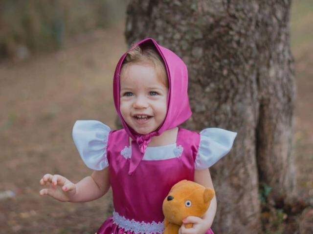 Masha e o Urso da vida real. A fofura ganha vida pelas mãos e Marília Ferreira. (foto: Acervo Pessoal)