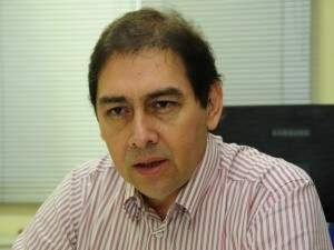 Bernal lamenta oferecer baixo índice de reajuste, mas alega restrição da lei eleitoral. (Foto: Arquivo)