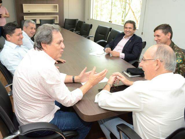 Senador ouviu de lideranças da região de fronteira detalhes sobre proposta para implantar estrutura na região