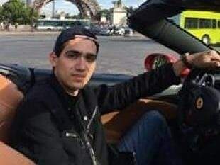Jefferson dirigindo uma Ferrari em Paris. (Foto: Facebook)