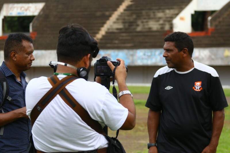 Paulo Nonato de Souza (esq.), Cocada (dir.) e o Morenão: o mito persiste e ainda cativa os torcedores do estado (Foto: André Bittar)