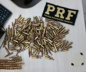 Munições de fuzil apreendidas com o empresário (Foto: PRF/Divulgação)