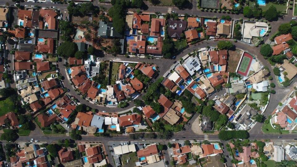 Do alto, rua tem formato com inicial de antiga moradora, mas tudo é uma coincidência. (Foto: Gabriel Rodrigues)