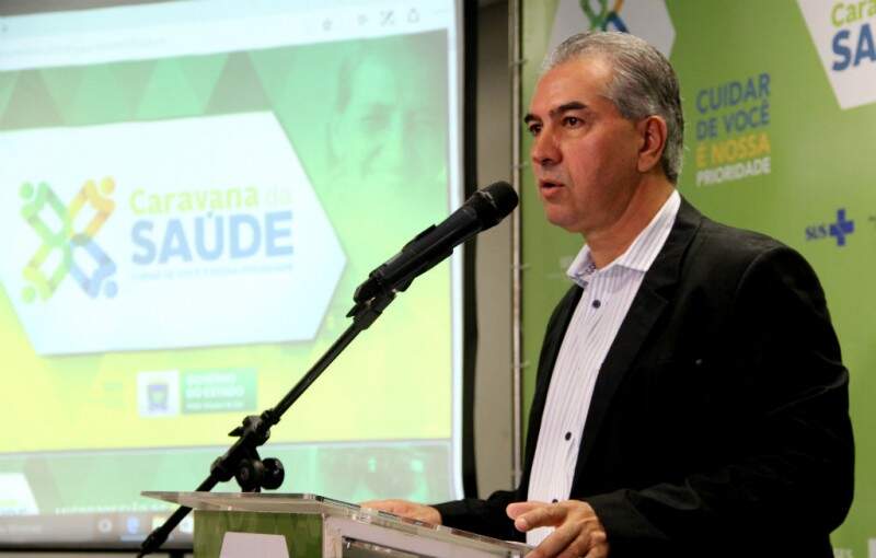Governador do Estado, Reinaldo Azambuja (PSDB), na Caravana da Saúde. (Foto: Chico Ribeiro/Governo do Estado).