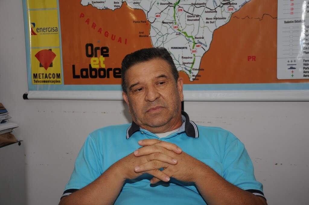 Rafael Gonzales, presidente do Sinttel, na sede do sindicato em Campo Grande, durante entrevista nesta tarde (Foto: Paulo Francis)