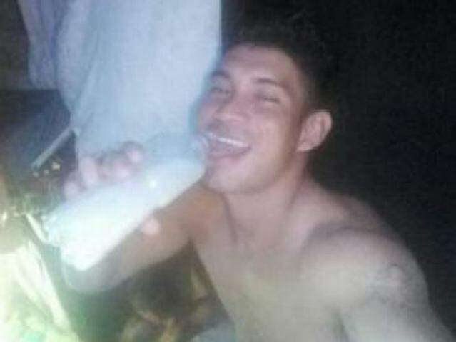 Max Aquino em foto publicada na segunda-feira (24) de dentro de cela da Máxima. (Foto: Reprodução Facebook)