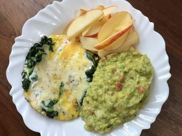 A receita não é inédita, mas a descrição e a composição do prato, que acompanha taioba com ovos e queijo provolone e maçã, fez a gente querer saber como é que se faz. (Foto: Arquivo Pessoal)