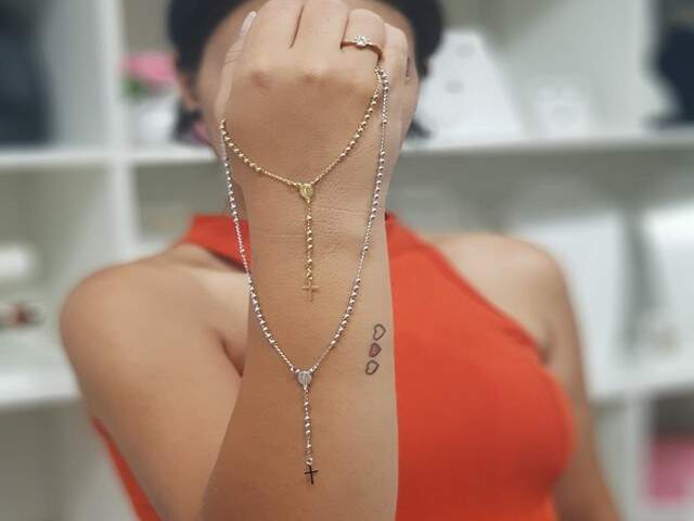 Tercinhos Banho Ouro 18k e No Rodio a partir de R$ 23,74. Anéis Solitários Banho Ouro 18k a partir de R$ 19,00. Garantia Eterna no Banho. (Foto: Divulgação)