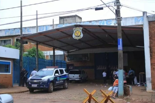 Penitenciária de Segurança Máxima em dia de visitas, agora proibidas em razão do novo coronavírus (Foto: Arquivo/Campo Grande News)