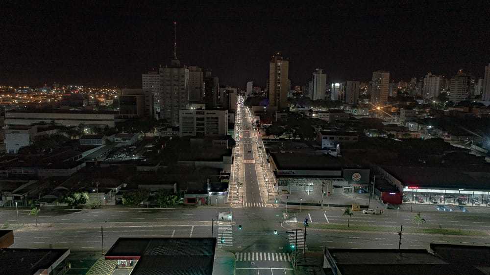 Noite de terça-feira em Campo Grande, praticamente deserta (Foto: Gabriel Marchese)