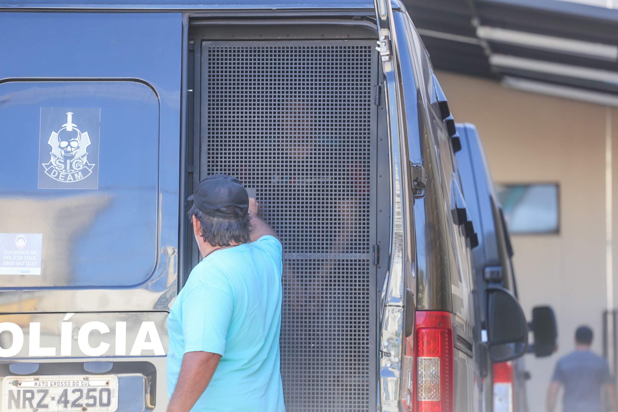 Pastor chegando algemado no dia da audiência de custódia (Foto: Marcos Maluf)