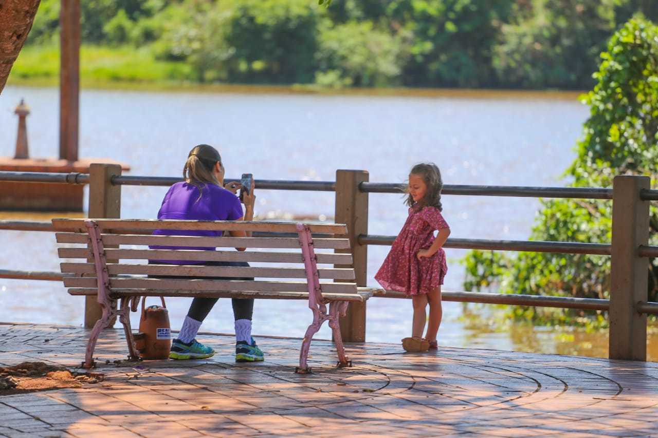 Karina sente falta de tomar tereré em grupo, enquanto Helena gostaria de ver a avó. (Foto: Marcos Maluf)