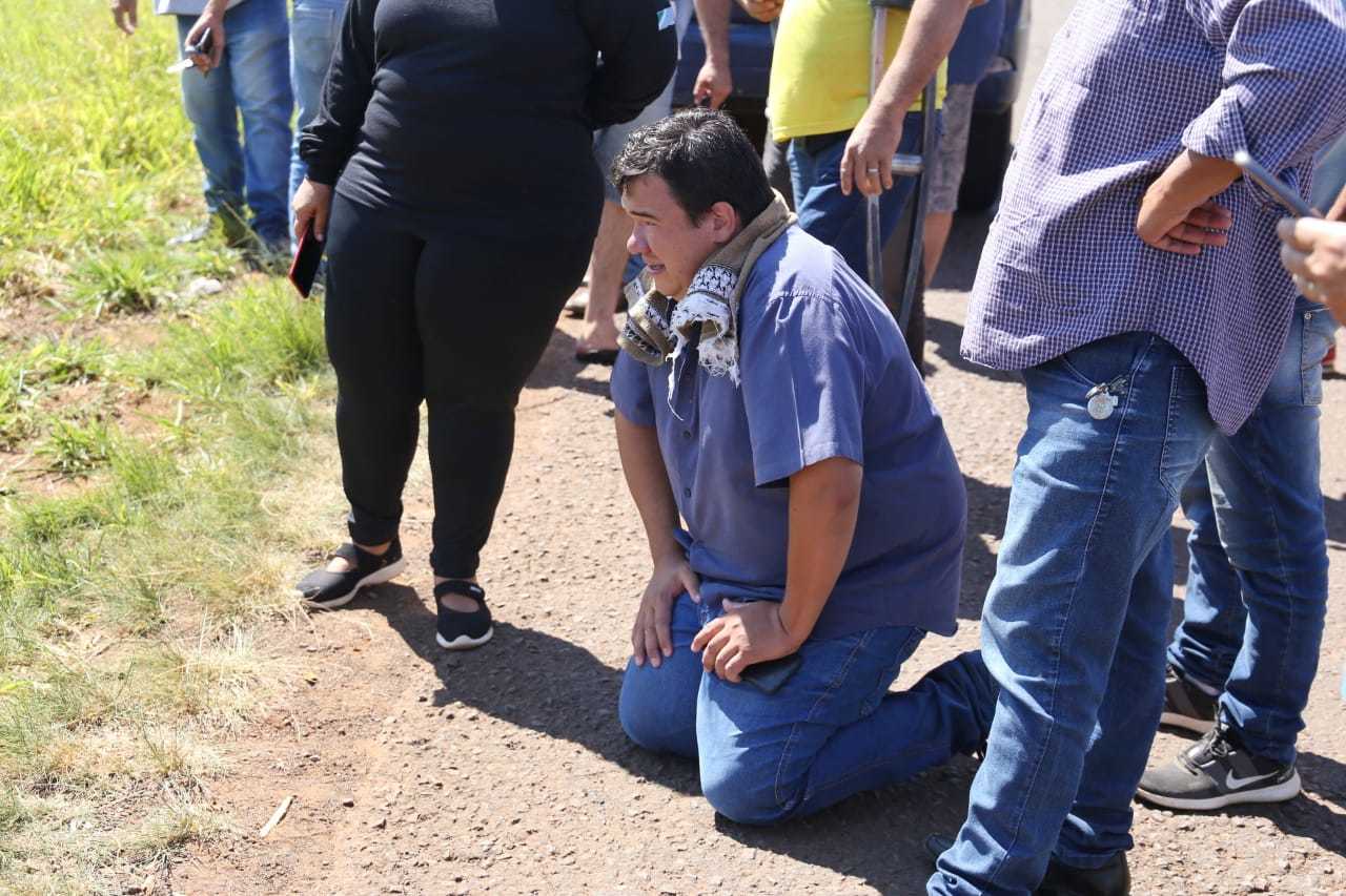 Taxista acompanha o trabalho da perícia. (Foto: Paulo Francis)