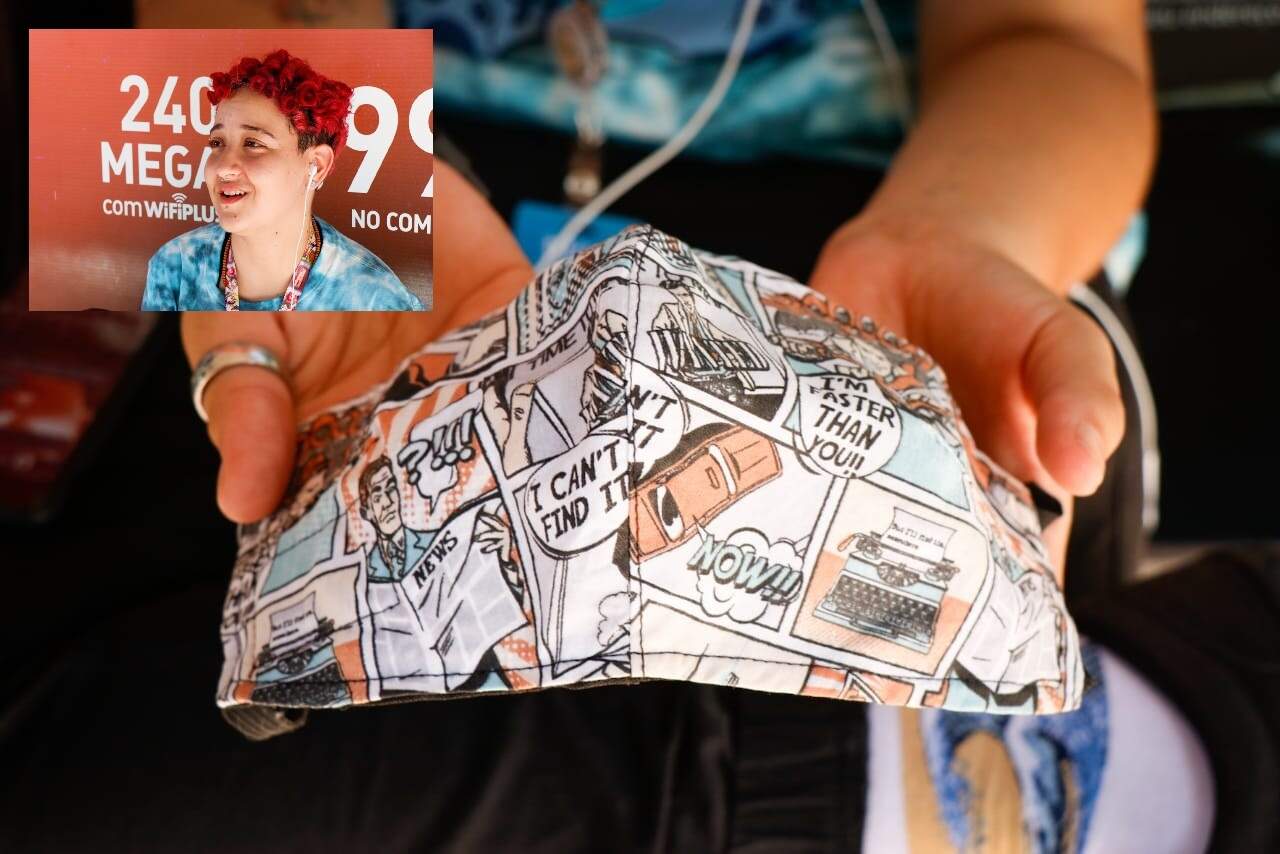 Isabelle tem quatro máscaras, uma delas estava na mochila, mas a usa muito pouco. (Foto: Henrique Kawaminami)