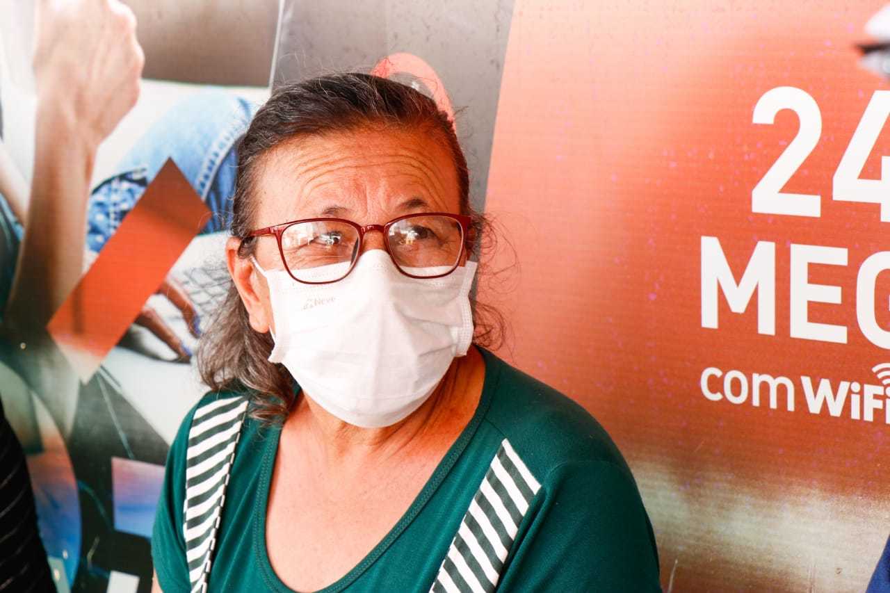 Clarice afirma que se cuida de todas as formas possíveis, por estar no grupo de risco. (Foto: Henrique Kawaminami)