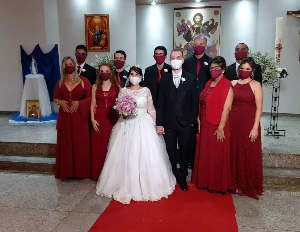 roupas para casamento na igreja convidados