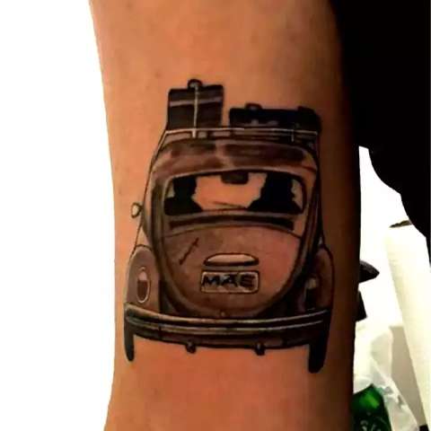  “Floquinho” virou tattoo no braço de Gustavo que aprendeu a amar Fusca