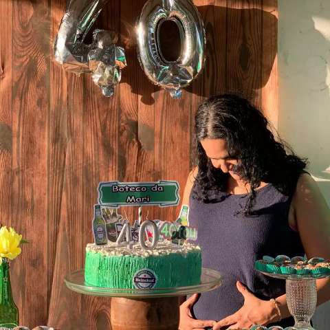 Após 10 anos tentando, positivo em teste foi presente para mãe aos 40