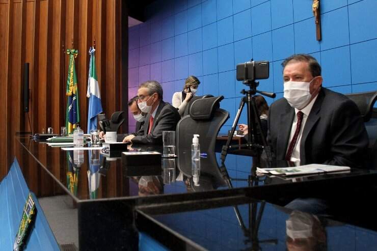 Sessão plenária remota foi conduzida pelo presidente Paulo Corrêa, à esquerda, e primeiro vice-presidente Eduardo Rocha (Foto: Wagner Guimarães/Alems)