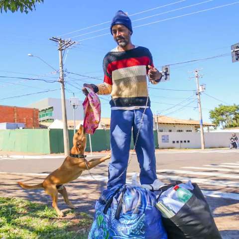 Com novo companheiro Batatinha, Amâncio agora tem carrinho furtado