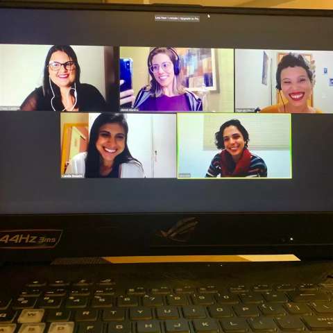 "Elas debatem", ouça o podcast do coletivo feminino em busca de voz