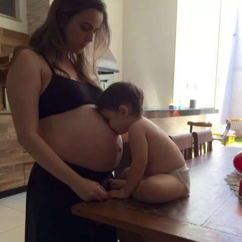 Sem irmãos, Natacha teve 2° bebê para que filhos tivessem um ao outro 