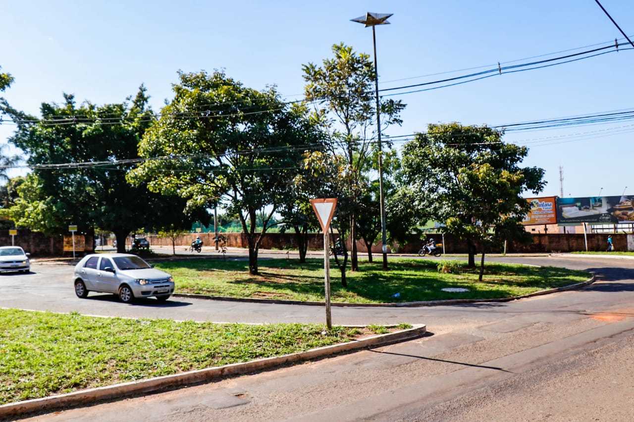 No horário de pico, por exemplo, a situação piora ainda mais com a movimentação intensa e congestionamento de veículos (Foto: Henrique Kawaminami)