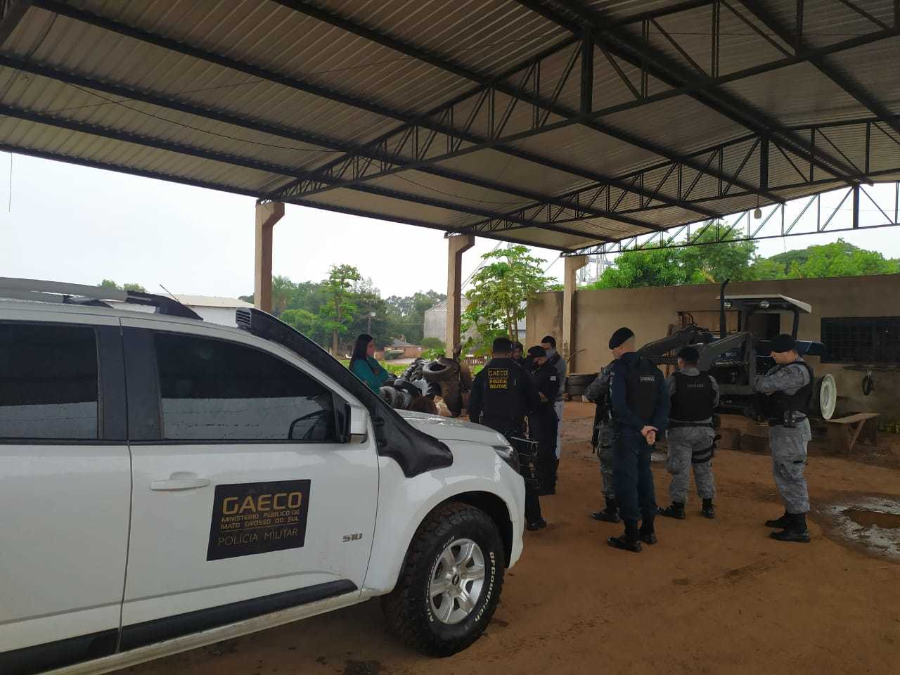 Equipes em um dos locais onde estão sendo cumpridos mandados de busca e apreensão. (Fotos: Divulgação/Gaeco)