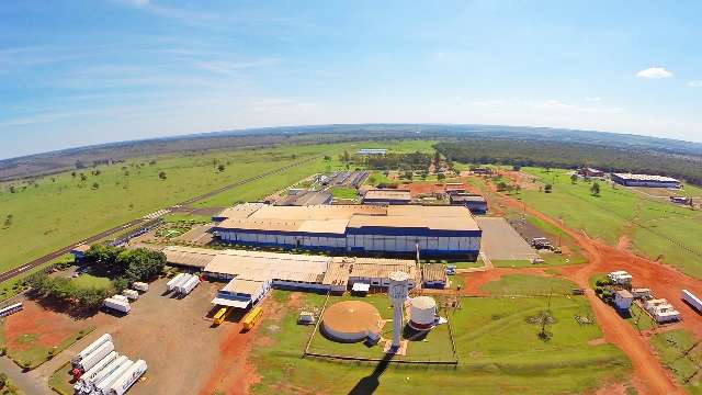 Frigorífico de Bataguassu firma acordo para manter saúde de 1.300 trabalhadores 