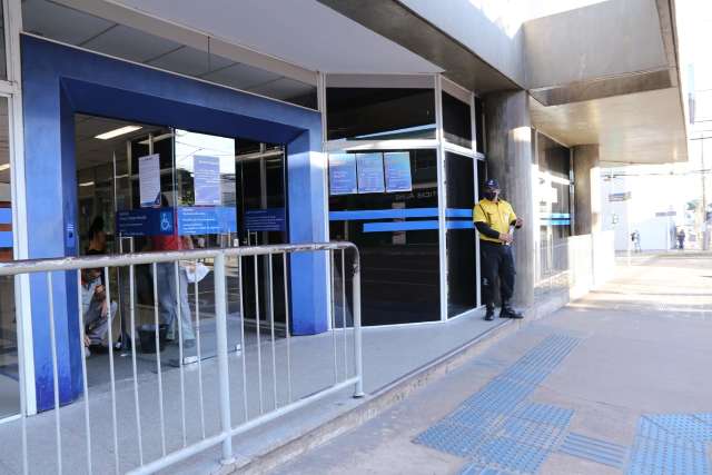 Agências da Caixa voltam a abrir neste sábado para saques de Auxílio Emergencial