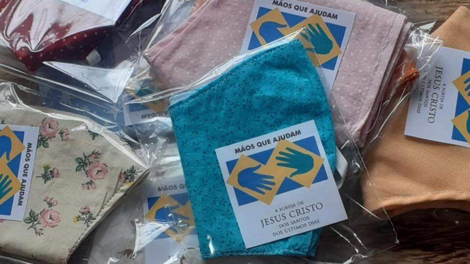 Máscaras confeccionadas por voluntários da igreja; pelo menos 15 mil devem ser distribuídas na Capital (Foto: Divulgação)
