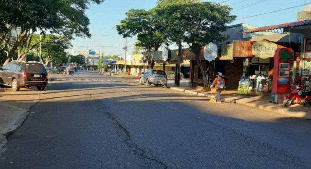 Rua quase vazia em Salto del Guairá, cidade paraguaia perto de MS (Foto: Última Hora)