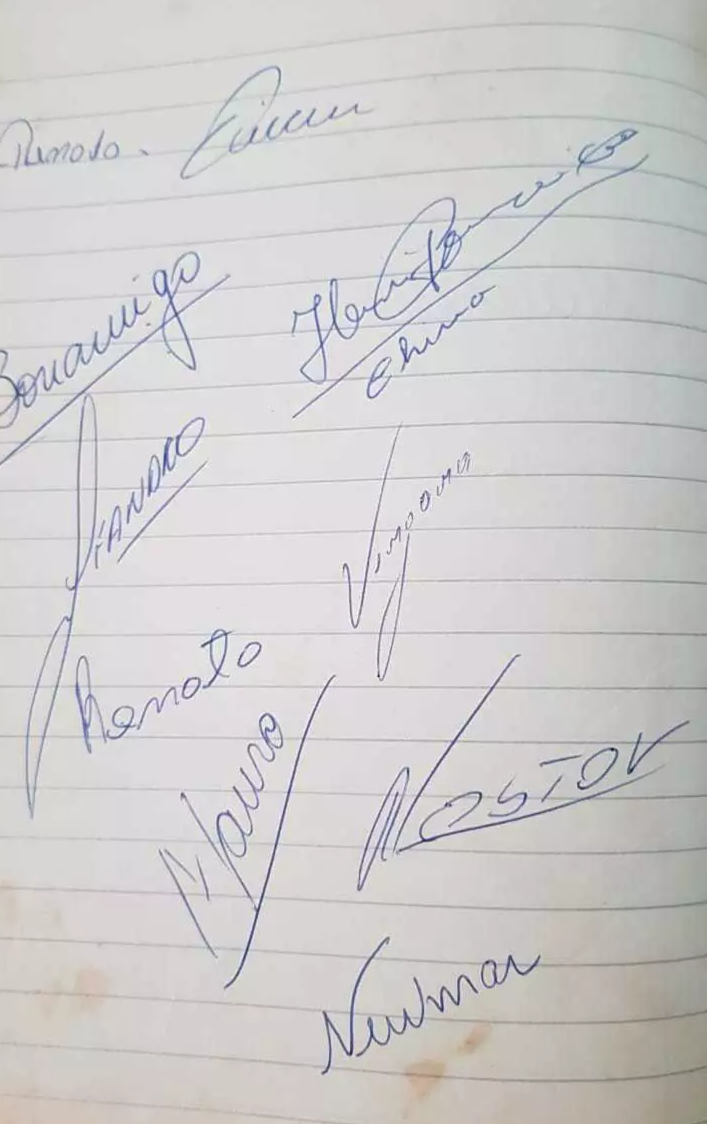 Autográfo dos jogadores no dia, inclusive de Renato Gaúcho, que assinou apenas como "Renato" (Foto: Arquivo Pessoal/Alexandre Fialho)