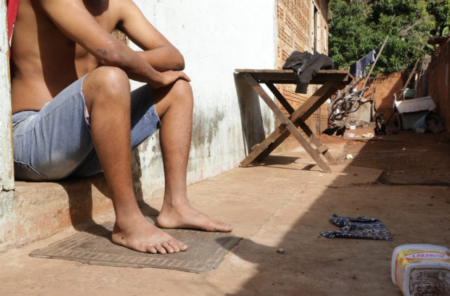 Em casa, jovem que ficava acorrentado continua sem tratamento psiquiátrico – Campo Grande News