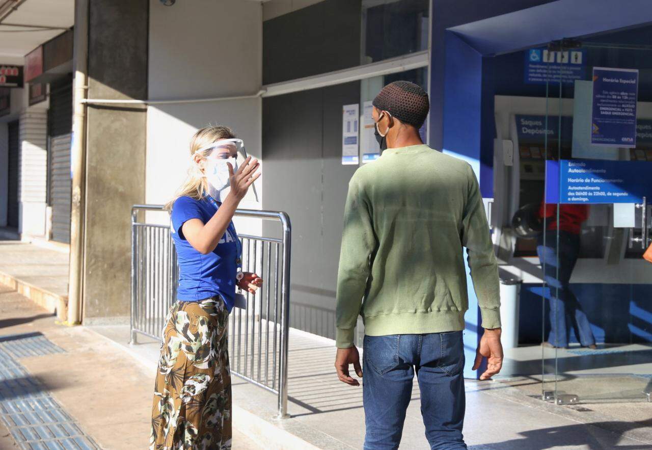 Caixa paga hoje até R$ 1.045 do FGTS emergencial para cinco milhões de pessoas no Brasil. (Foto: Paulo Francis)