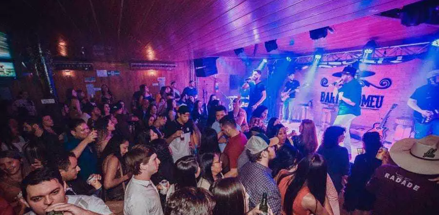 Quatro estabelecimentos de pagode e sertanejo prometem continuar. (Foto: Reprodução Facebook Bartholomeu)